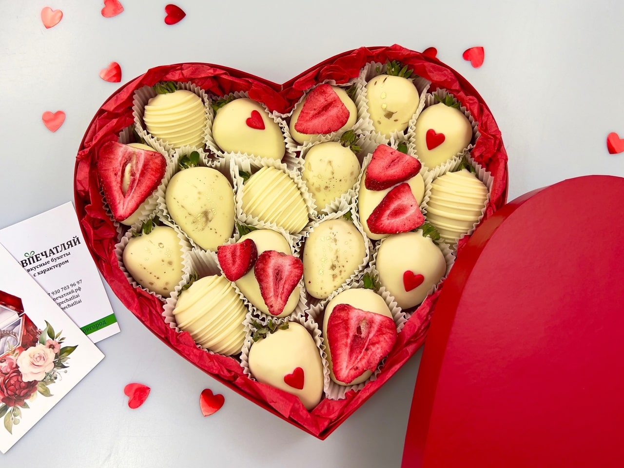 Клубника в шоколаде в коробке сердце "Strawberry Love"